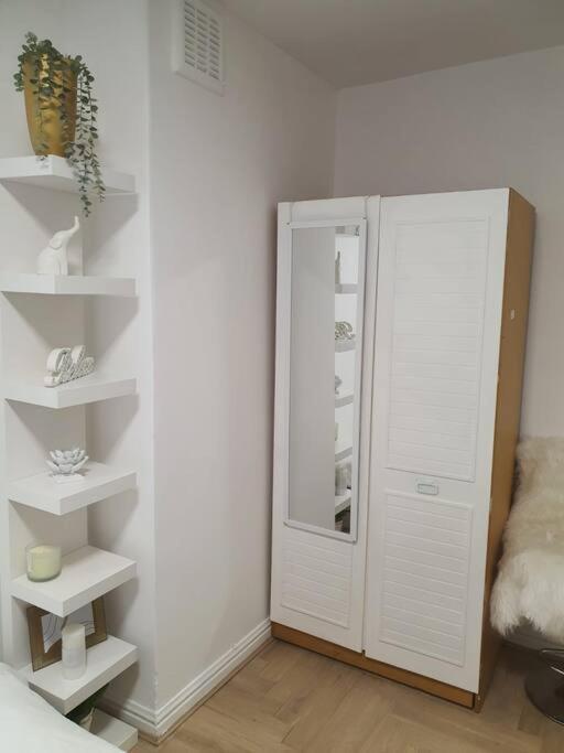 2 Bedroom Flat In Vauxhall, Лондон Экстерьер фото