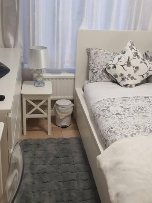 2 Bedroom Flat In Vauxhall, Лондон Экстерьер фото