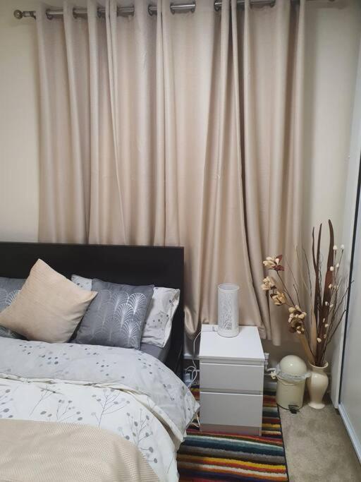2 Bedroom Flat In Vauxhall, Лондон Экстерьер фото