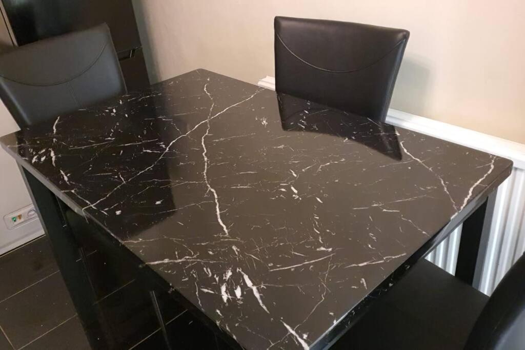 2 Bedroom Flat In Vauxhall, Лондон Экстерьер фото