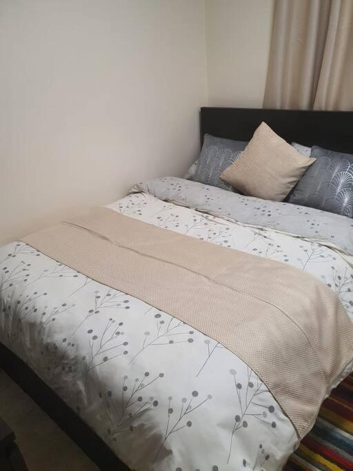 2 Bedroom Flat In Vauxhall, Лондон Экстерьер фото