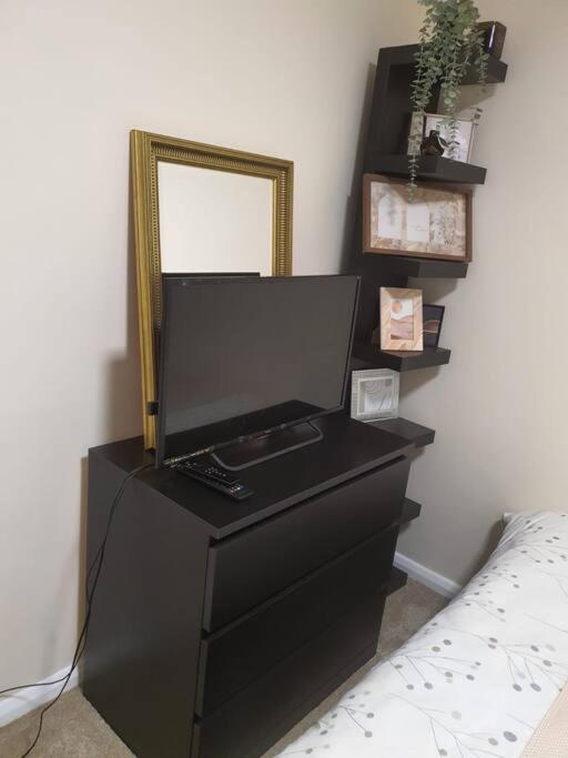 2 Bedroom Flat In Vauxhall, Лондон Экстерьер фото