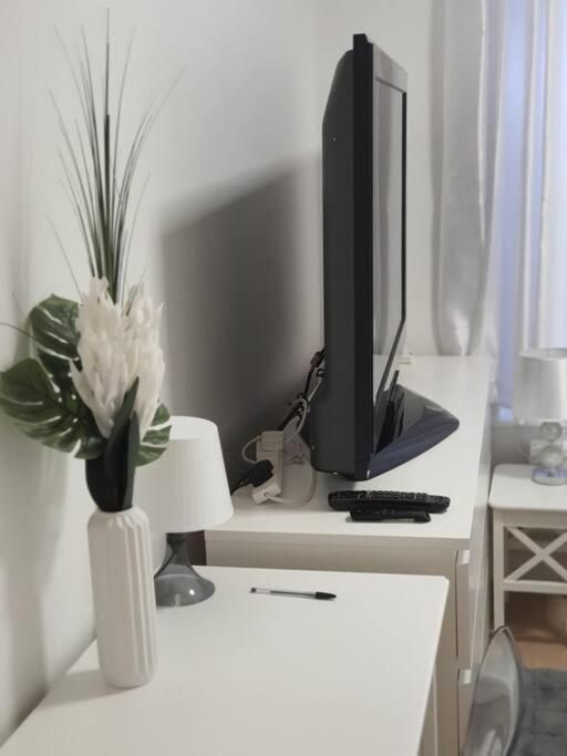 2 Bedroom Flat In Vauxhall, Лондон Экстерьер фото